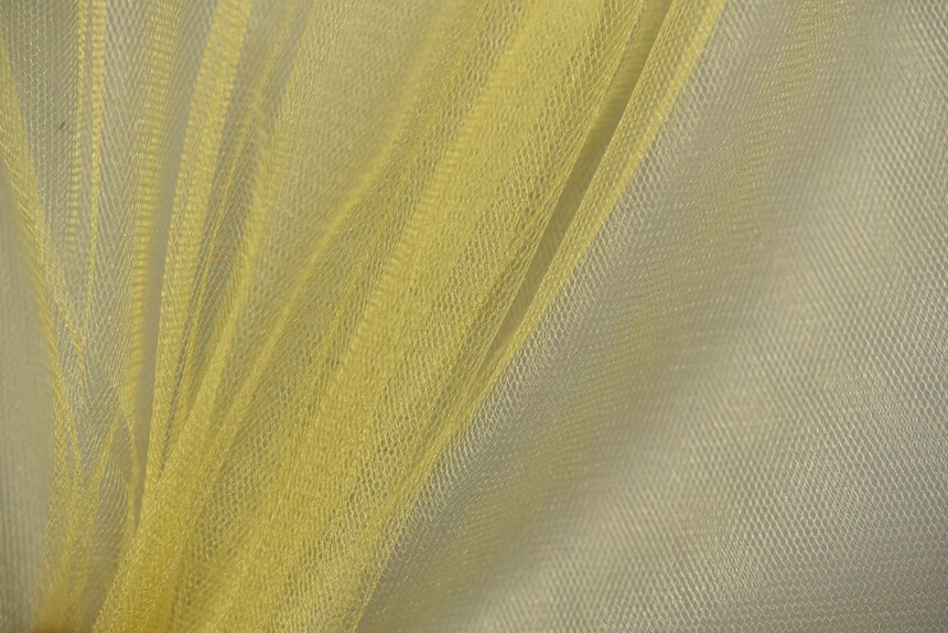 светло-желтый